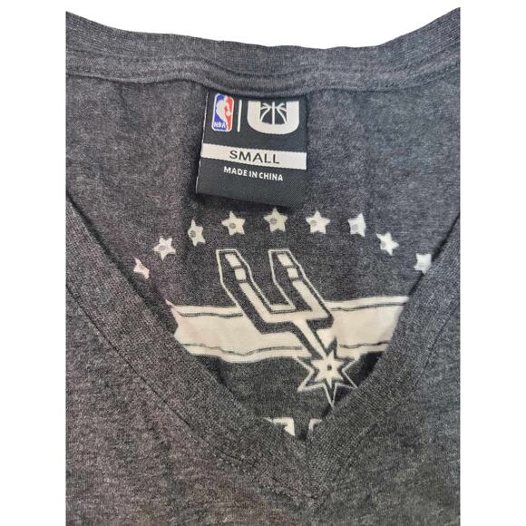 2598 NBA San Antonio Spurs Women's V-Neck Top Size Small - Picture 3 of 5